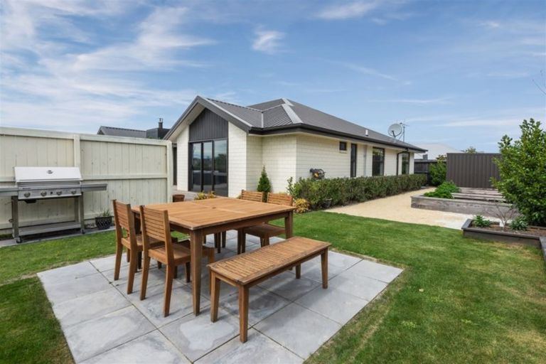 Photo of property in 26 Watkins Drive, Rangiora, 7400