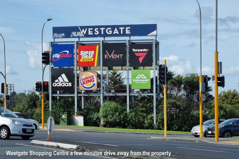 Photo of property in 3/100 Royal Road, Massey, Auckland, 0614