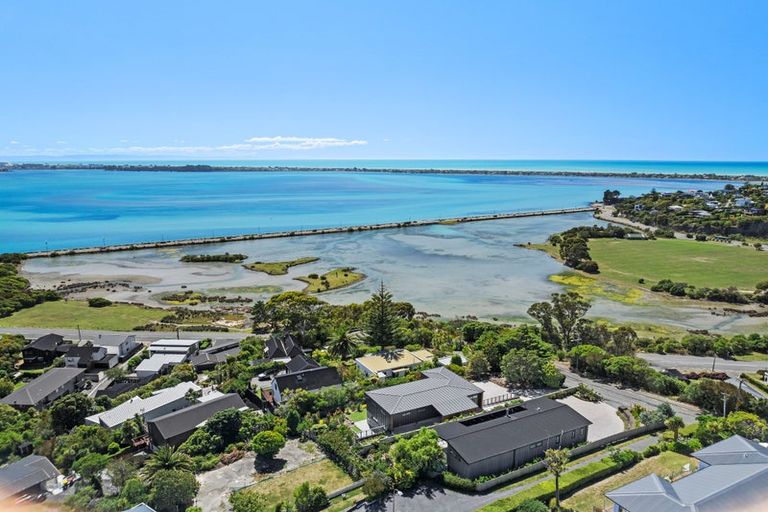 Photo of property in 24 Maffeys Road, Mount Pleasant, Christchurch, 8081