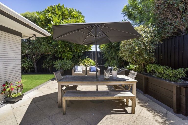 Photo of property in 16a Huapai Street, Onehunga, Auckland, 1061