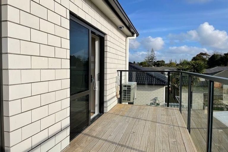 Photo of property in 3 Edwards Avenue, Henderson, Auckland, 0610