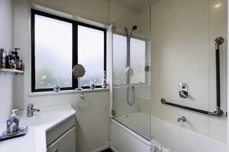 Photo of property in 251 Shakespeare Street, Leamington, Cambridge, 3432