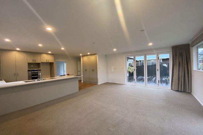 Photo of property in 4 Trojan Crescent, New Lynn, Auckland, 0600