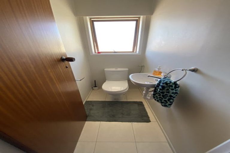 Photo of property in 2/76 Velma Road, Hillcrest, Auckland, 0627