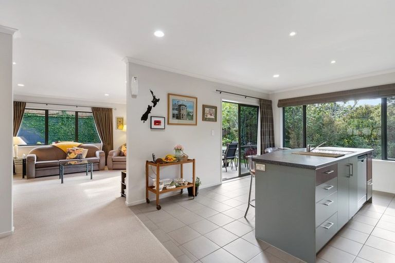 Photo of property in 11 Grovenor Drive, Orewa, 0931