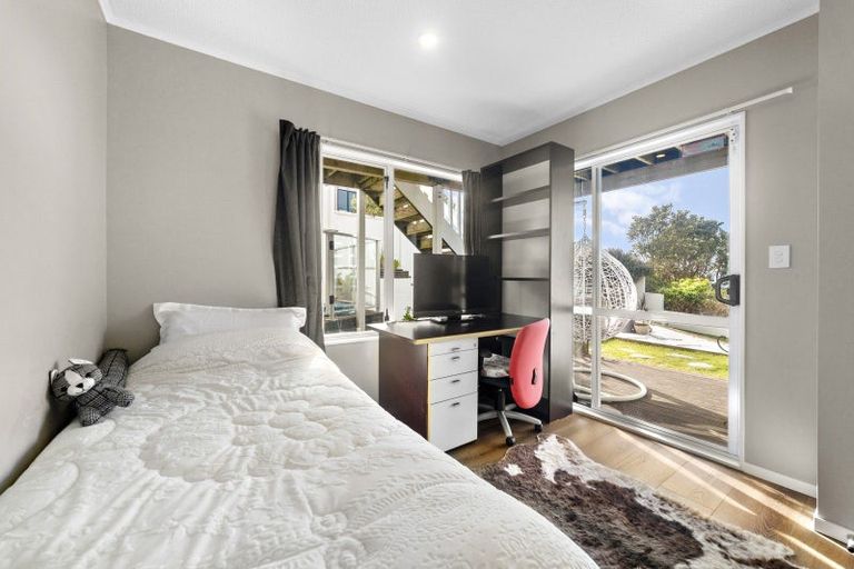 Photo of property in 89 Ashton Fitchett Drive, Brooklyn, Wellington, 6021