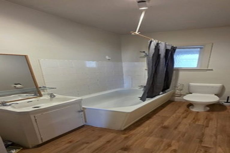 Photo of property in Devonport Apartments, 31/127 Saint Aubyn Street, New Plymouth, 4310