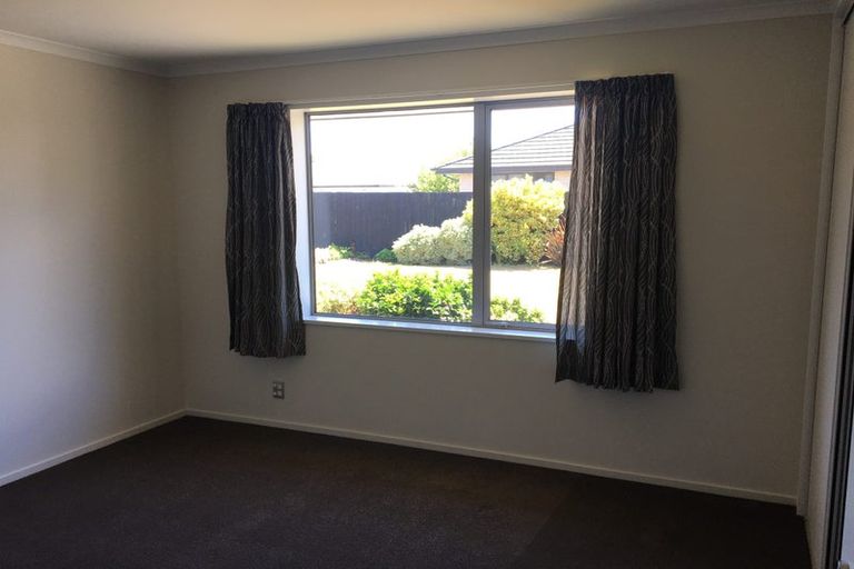Photo of property in 10 Handley Crescent, Wigram, Christchurch, 8042
