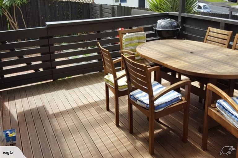Photo of property in 21 Oreil Avenue, West Harbour, Auckland, 0618