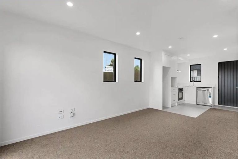 Photo of property in 250a Great North Road, Henderson, Auckland, 0612