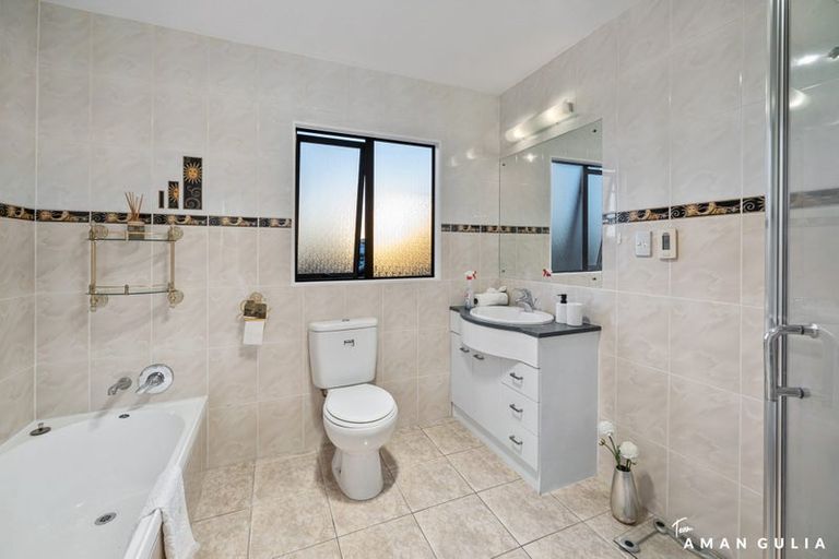 Photo of property in 8 Waikura Drive, Te Atatu Peninsula, Auckland, 0610