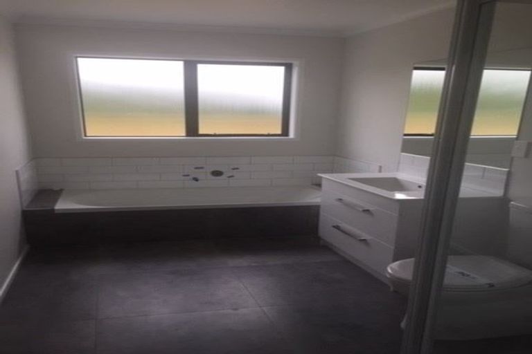 Photo of property in 310a Lakes Boulevard, Pyes Pa, Tauranga, 3112