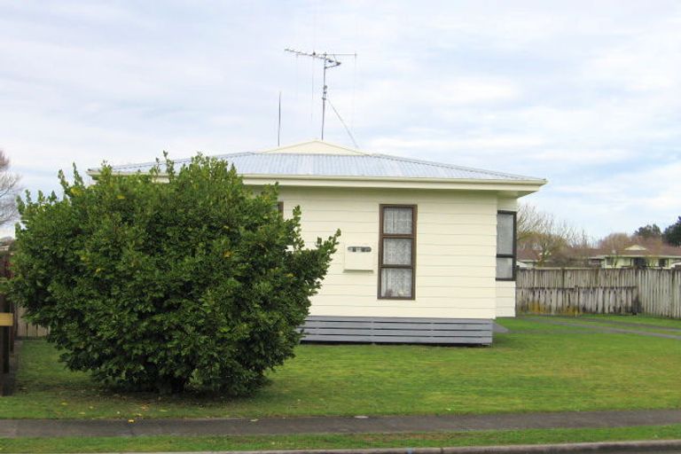 Photo of property in 19 Kentucky Crescent, Nawton, Hamilton, 3200