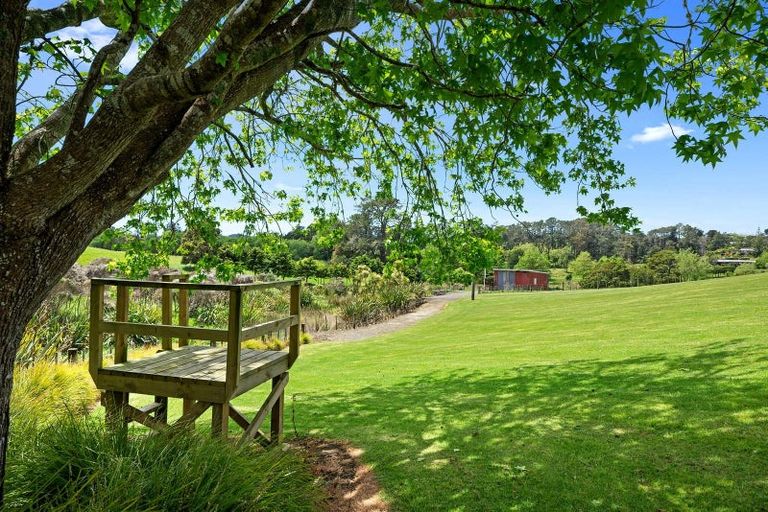 Photo of property in 62 Foster Road, Kumeu, 0891