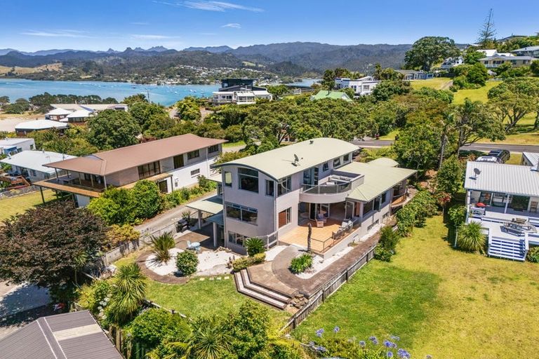 Photo of property in 221 Paku Drive, Tairua, 3508