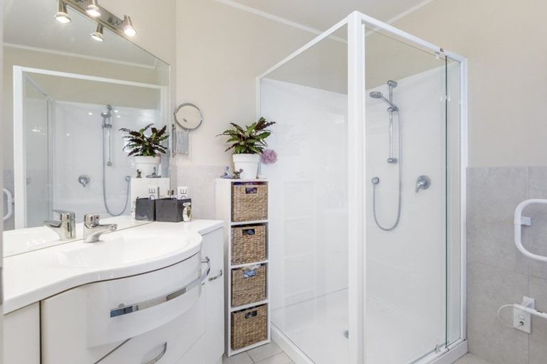 Photo of property in 139 Flanshaw Road, Te Atatu South, Auckland, 0610