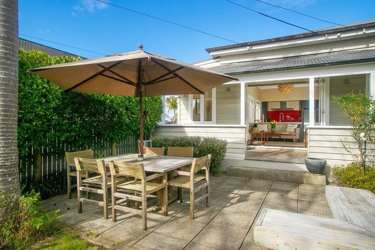 Photo of property in 63 Dignan Street, Point Chevalier, Auckland, 1022