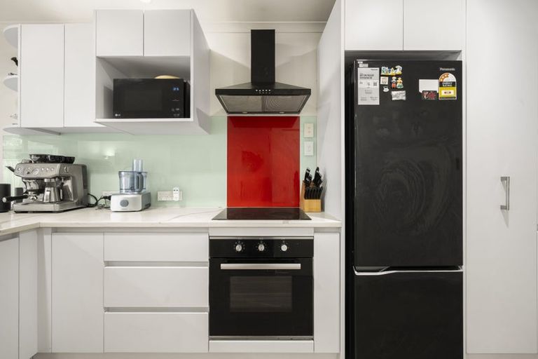 Photo of property in 5/17 Harbour View Road, Te Atatu Peninsula, Auckland, 0610
