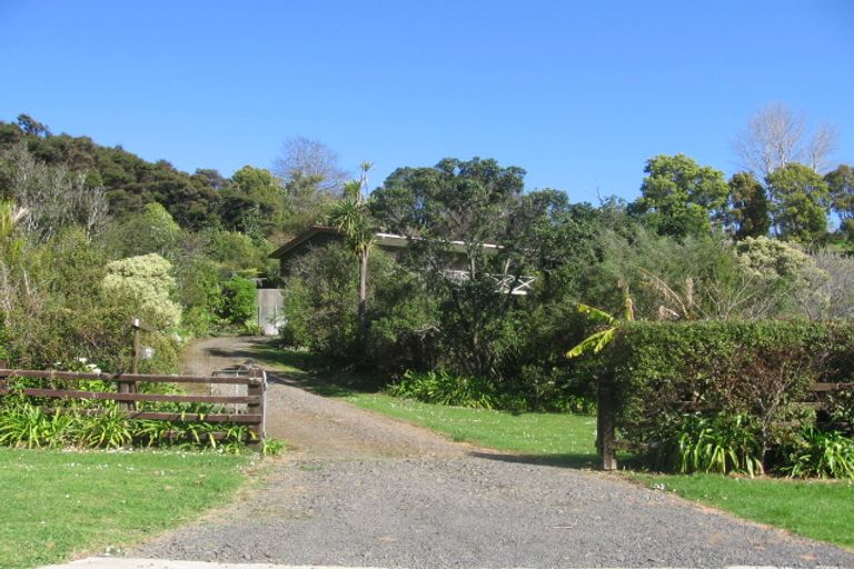 Photo of property in 16 Irishtown Road, Kuaotunu, Whitianga, 3592