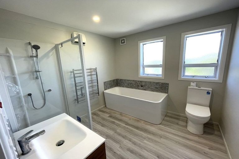 Photo of property in 27 Mana View Road, Paremata, Porirua, 5026