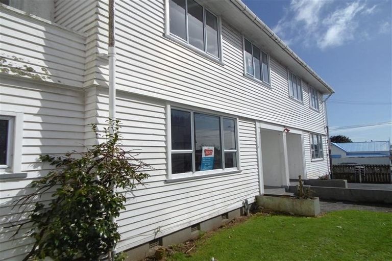 Photo of property in 27 Bulteel Street, New Plymouth, 4310