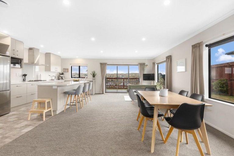 Photo of property in 22 Havana Rise, Grenada Village, Wellington, 6037