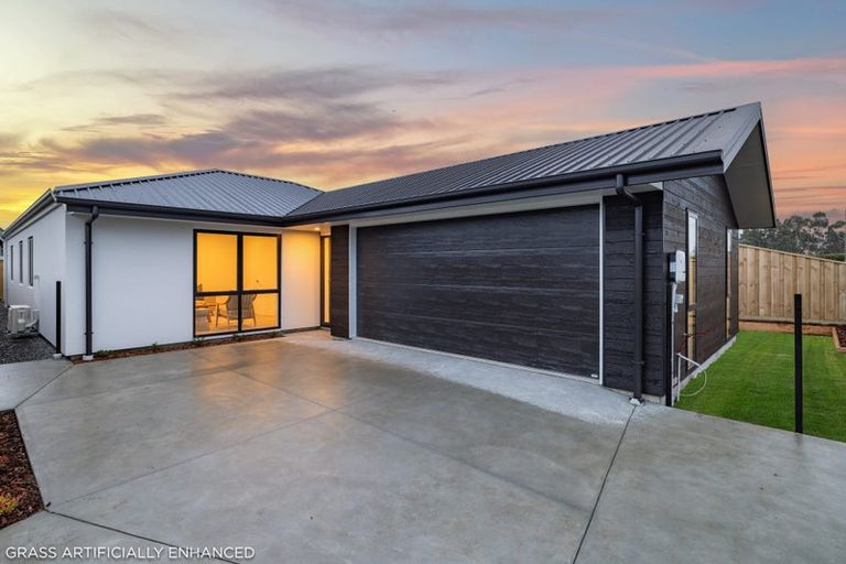 Photo of property in 23 Millhaven Place, Casebrook, Christchurch, 8051
