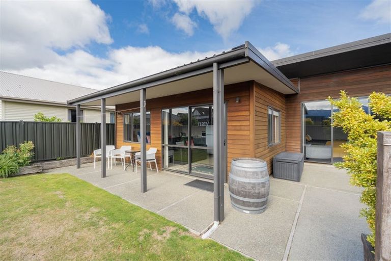 Photo of property in 21 Pop Andrew Drive, Te Anau, 9600