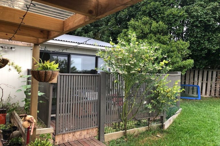 Photo of property in 29 Deverell Place, Northcross, Auckland, 0632