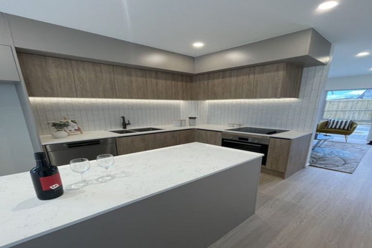 Photo of property in 6b Law Street, Torbay, Auckland, 0630