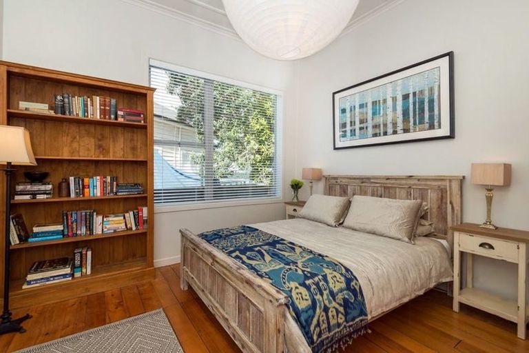 Photo of property in 11 Hinemoa Street, Birkenhead, Auckland, 0626