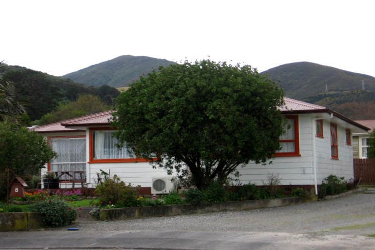 Photo of property in 8 Skipage Grove, Featherston, 5710