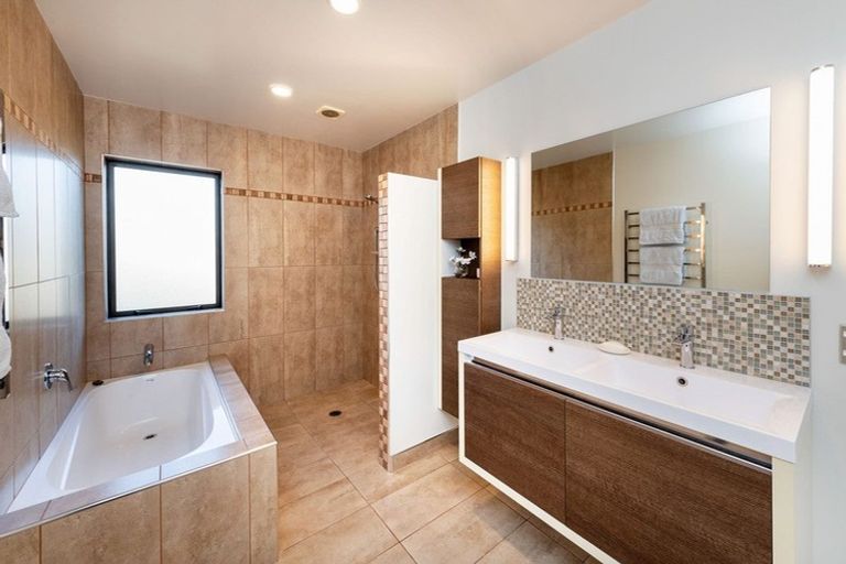 Photo of property in 13 Penrith Park Drive, Wanaka, 9305