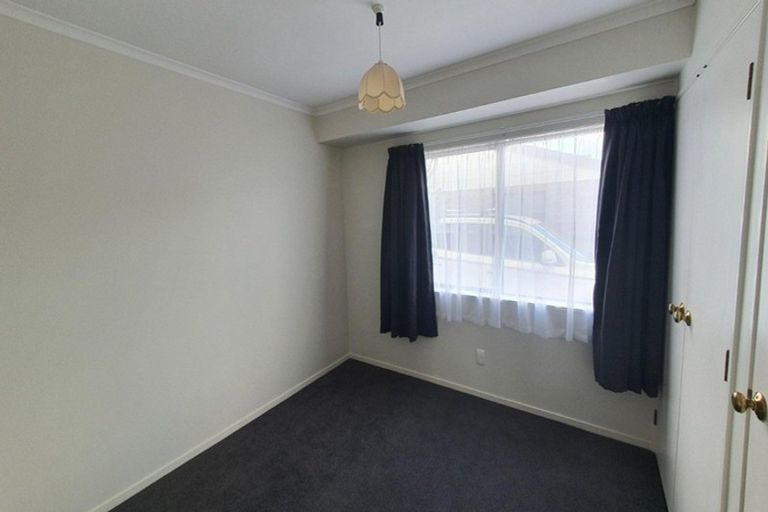 Photo of property in 2/62 Aviemore Drive, Highland Park, Auckland, 2010