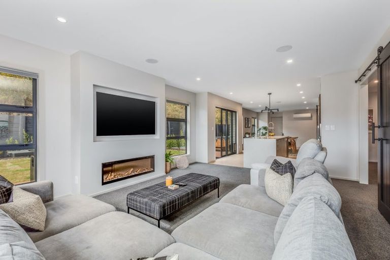 Photo of property in 20 Queen Charlotte Drive, Aotea, Porirua, 5024