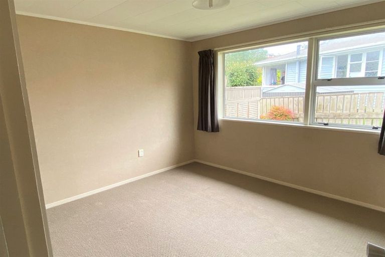 Photo of property in 9 Heaphy Street, Westown, New Plymouth, 4310
