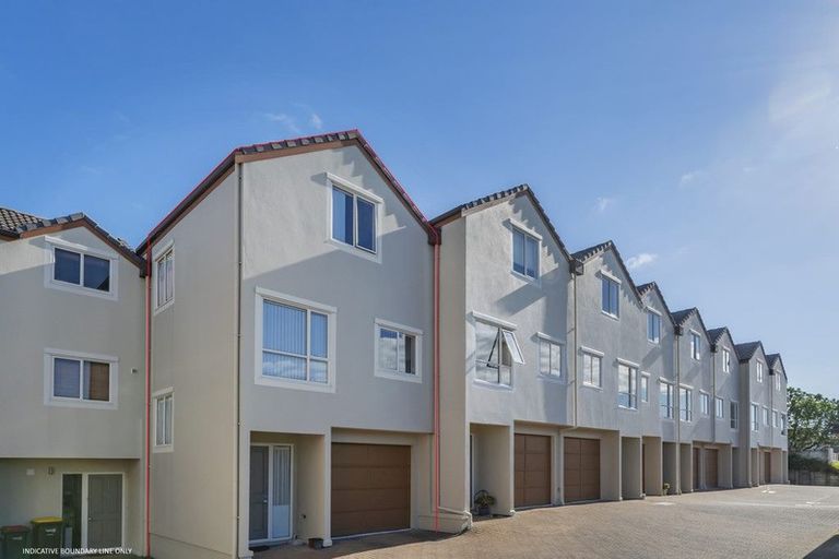 Photo of property in 3/57 Gladstone Road, Northcote, Auckland, 0627