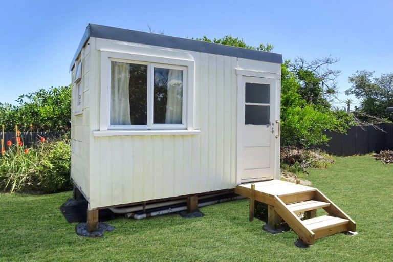 Photo of property in 15 Rangitane Street, Himatangi Beach, Foxton, 4891