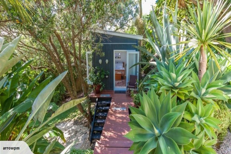 Photo of property in 3 Onewa Road, Northcote, Auckland, 0627