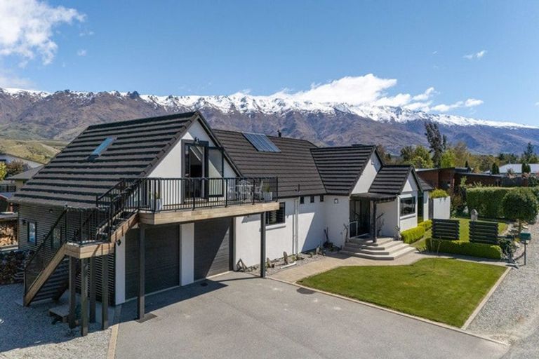 Photo of property in 25 Ethereal Crescent, Mount Pisa, Cromwell, 9383