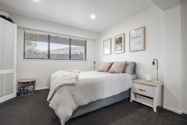 Photo of property in 8 Leaming Place, Clarks Beach, 2122