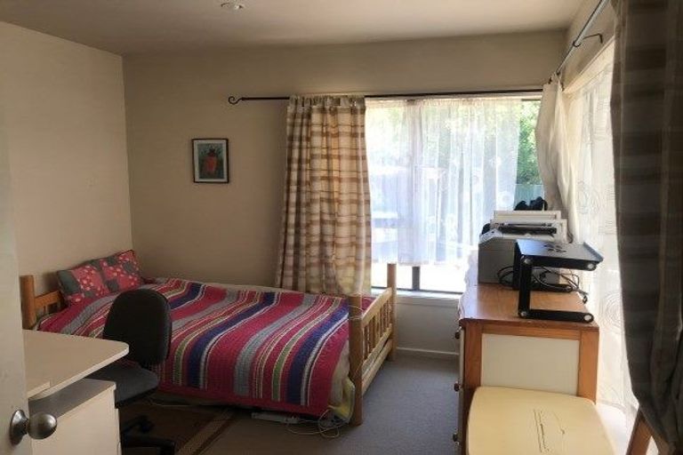 Photo of property in 8 Dalton Place, Burnside, Christchurch, 8053