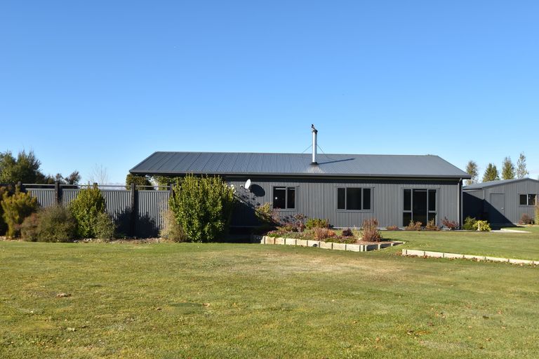 Photo of property in 16 Matukituki Crescent, Twizel, 7901