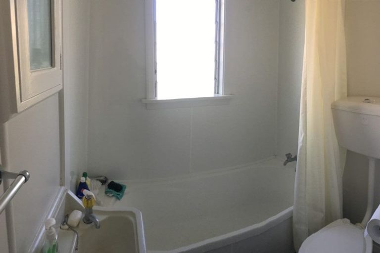 Photo of property in 40a Belt Road, Moturoa, New Plymouth, 4310