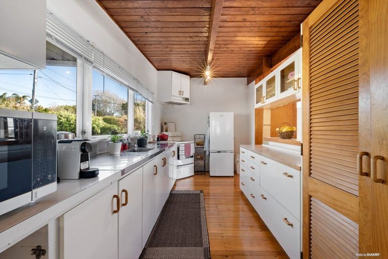 Photo of property in 156 Bleakhouse Road, Mellons Bay, Auckland, 2014