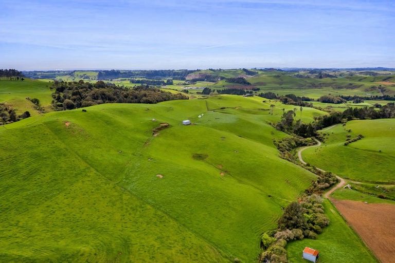 Photo of property in 19 Roddy Road, Everett Park, New Plymouth, 4373