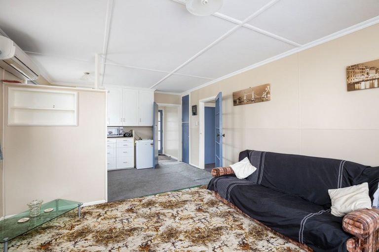 Photo of property in 84 Broadway, Waitara, 4320