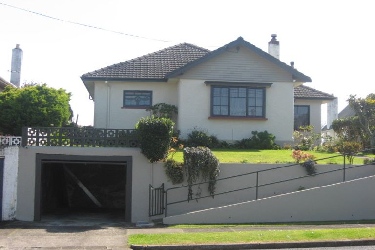 Photo of property in 12 Bulteel Street, New Plymouth, 4310