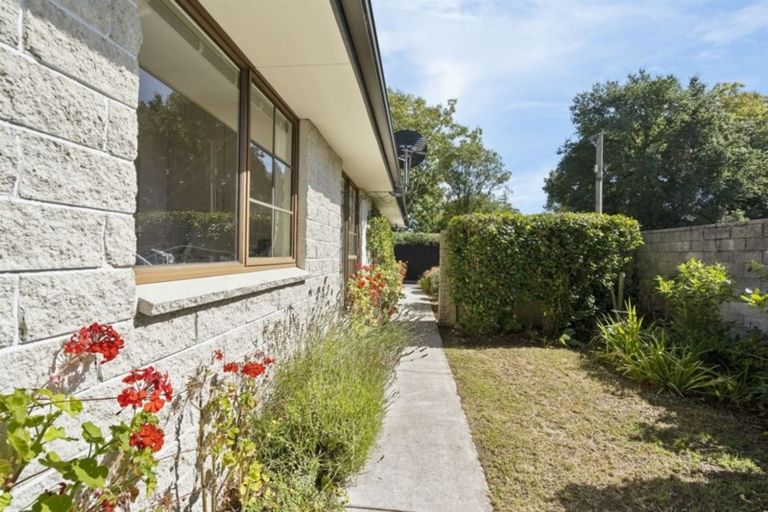 Photo of property in 1/9 Bryndwr Road, Fendalton, Christchurch, 8052