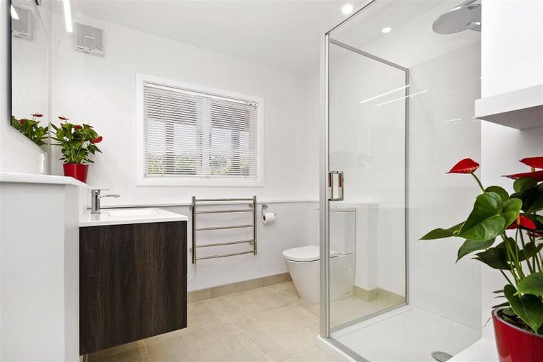 Photo of property in 32 Cavendish Square, Strathmore Park, Wellington, 6022